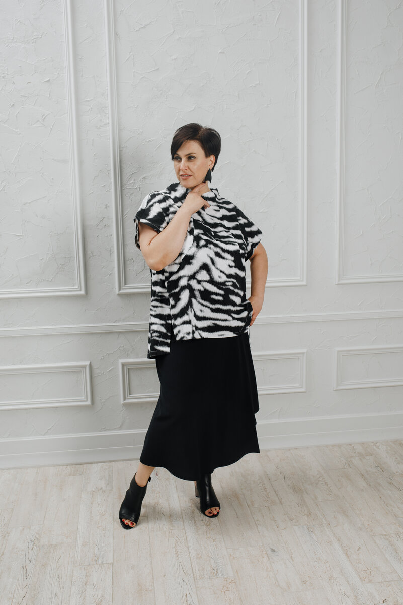 Асимметричная юбка в черном цвете