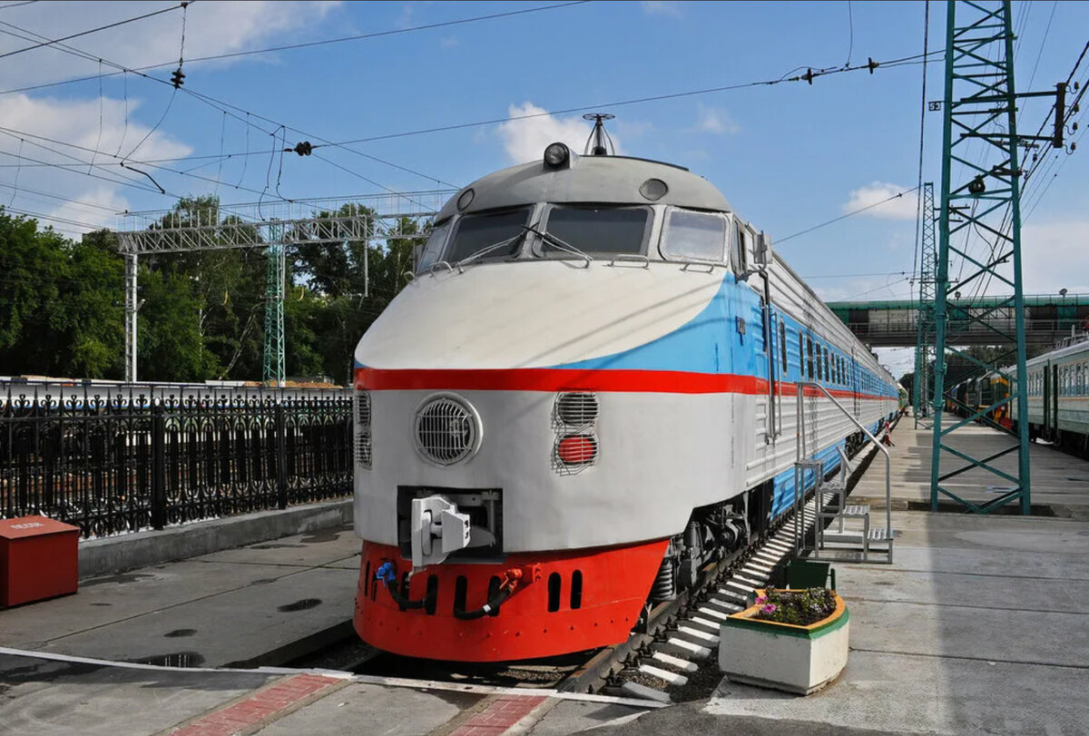 На фото тот самый поезд ЭР-200