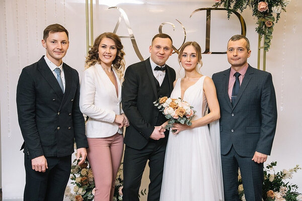 Члены экипажа на свадьбе у Дмитрия Ивлицкого © "Уральские авиалинии"
