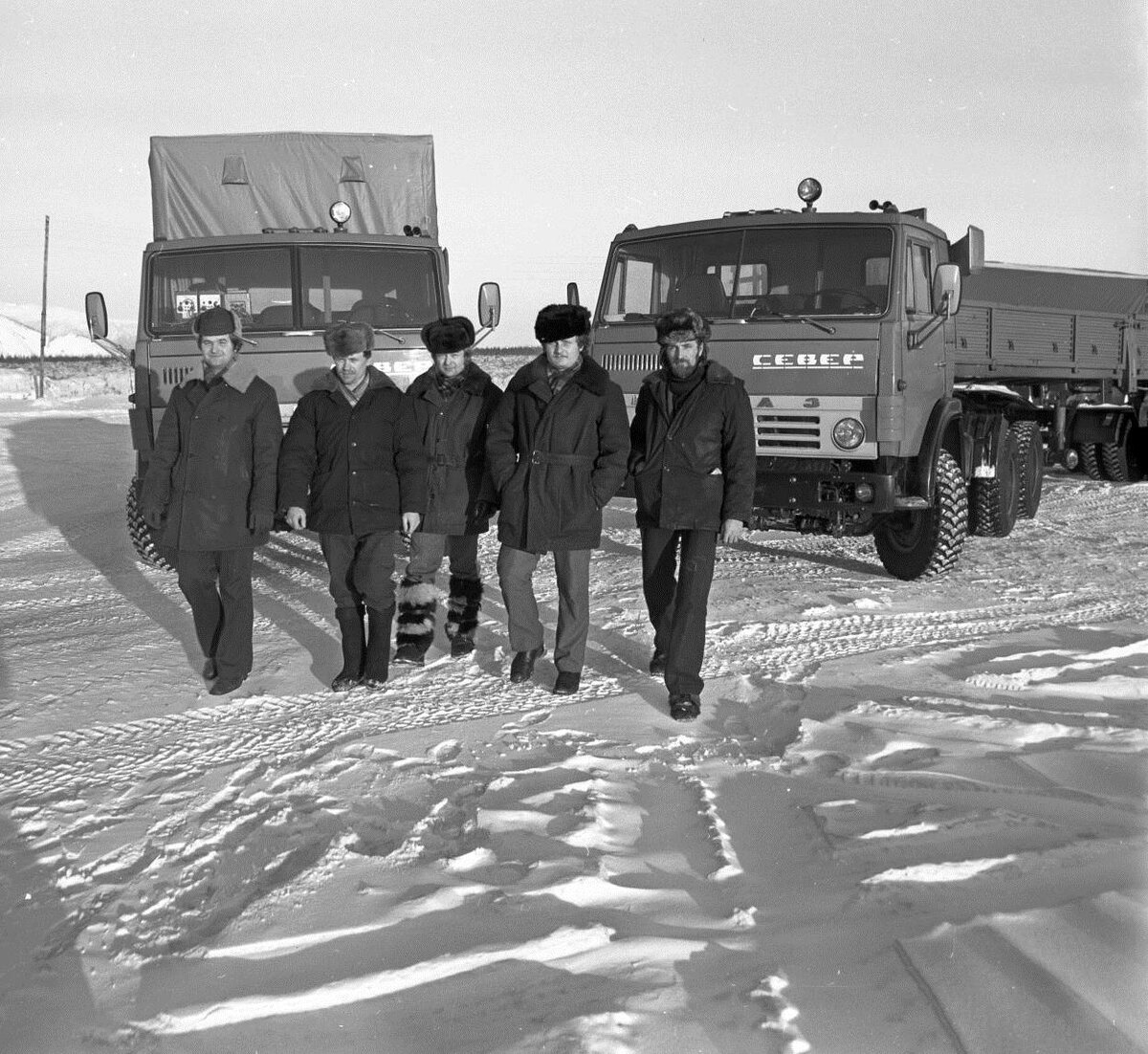 Советские шоферы на камазах. Испытание севером. Испытание севером. Что рядом с якутией. Испытание севером.