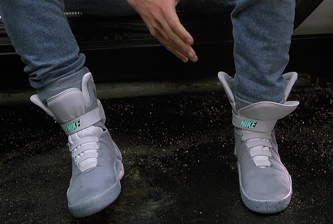 В конце 80-х, когда кроссовки только появились в СССР, они воспринимались как неуместный в школе западный шик.