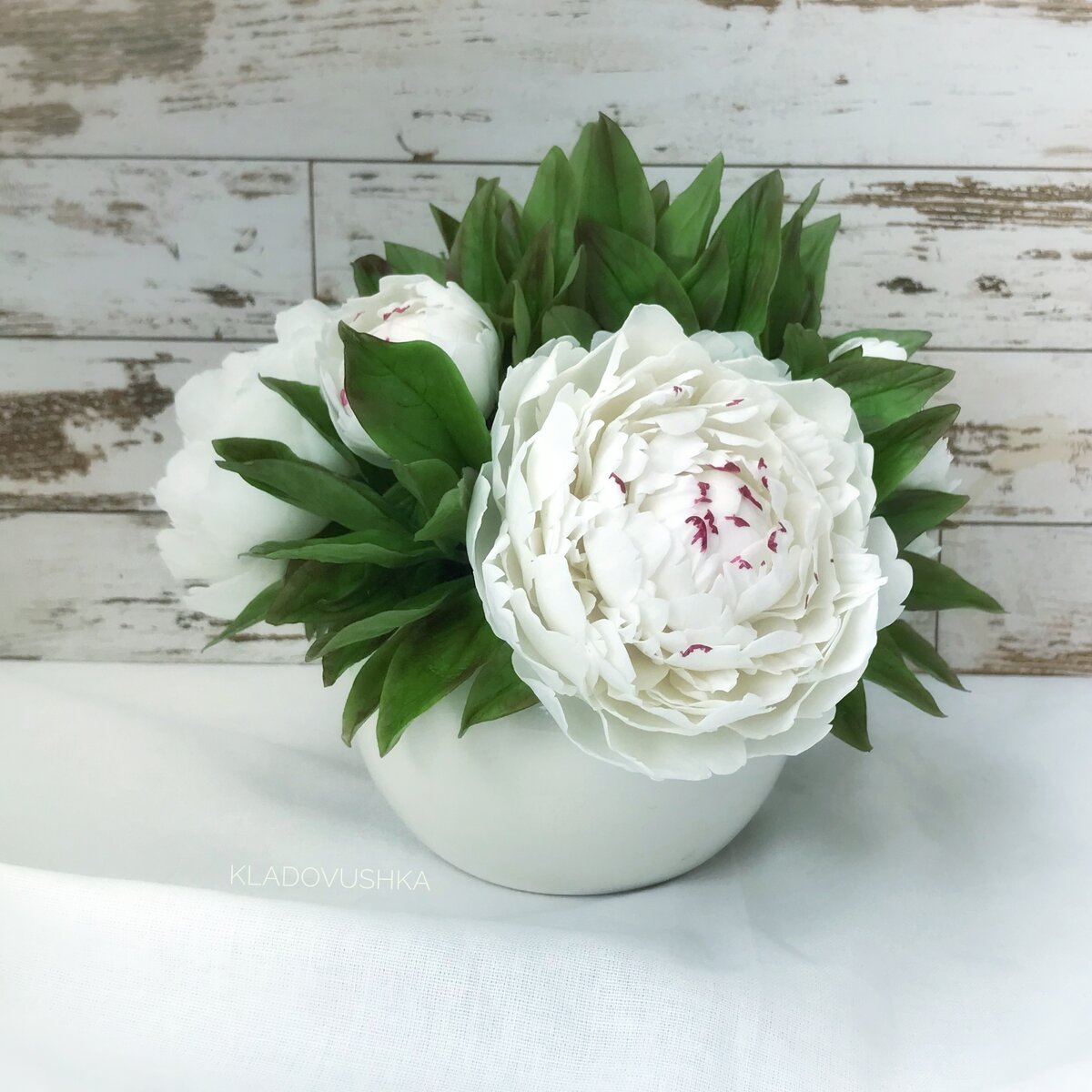 Пионы из холодного фарфора. Работа Марии Картавых.