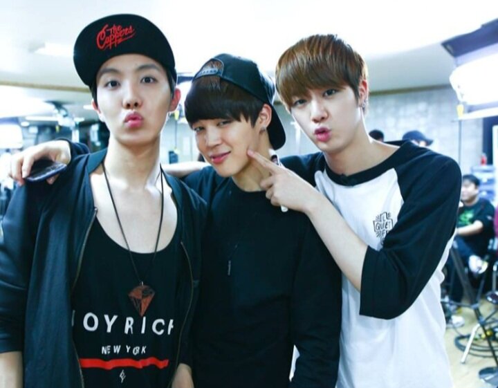 Три J: J-Hope, Jimin, Jin