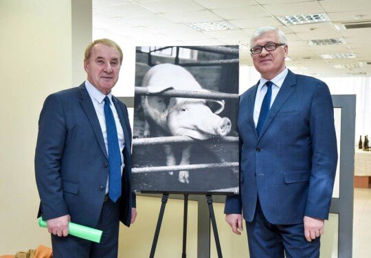
Матиенко Владимир, Брилка Сергей, Иркутск, Открытие фотовыставки к юбилею газеты "Областная", 8 апреля 2016 года., фотограф: Татьяна Глюк © Проект "Лица Сибири"
 