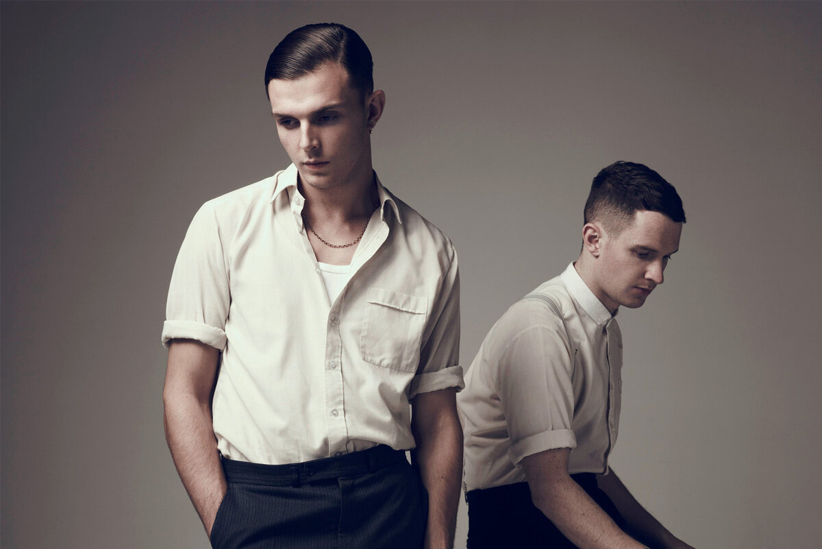 Young hurts. Группа hurts. Прически hurts. Hurts - nothing will be bigger than us.