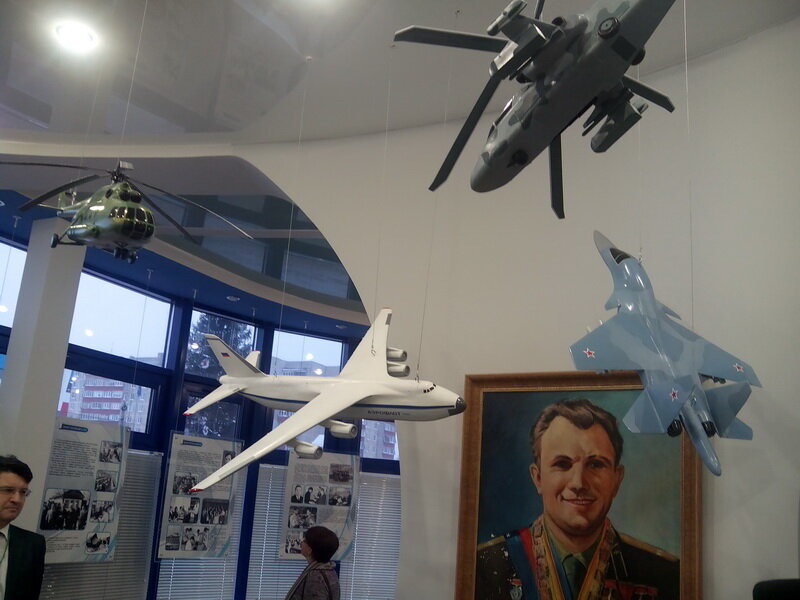 Здесь вертолеты МИ, КА, самолеты СУ, МИГ, АН