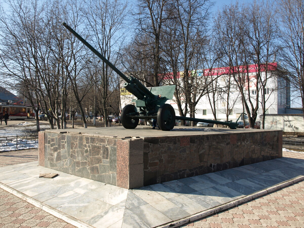 57-мм противотанковая пушка образца 1941 года (ЗИС-2) (индекс ГРАУ — 52-П-271) — советская противотанковая пушка периода Великой Отечественной войны. 