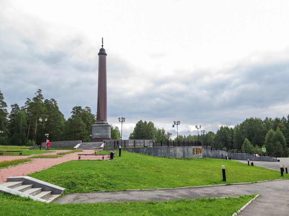 Фото обелиска в екатеринбурге