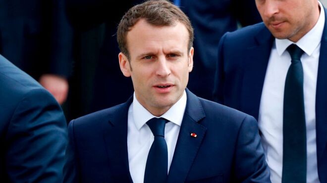  Президент Франции Эммануэль Макрон говорит, что у него есть" доказательство", что сирийское правительство напало на город Дума с химическим оружием в минувшие выходные.