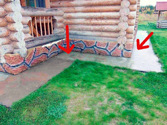 Жёсткая отмостка вокруг деревянного здания