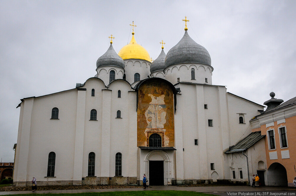 Собор святой софии в новгороде. Собор святой софии в новгороде. Никольский собор на ярославовом дворище план. Успенский собор кремль великий новгород. Николо-дворищенский собор великий новгород.