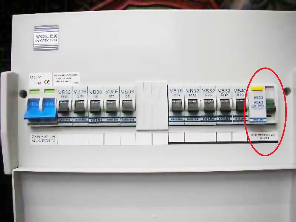 Внешний вид УЗО в щитке