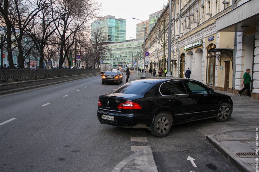 Стою на аварийке. Ул правды 8 аварийка фото двора СПБ.