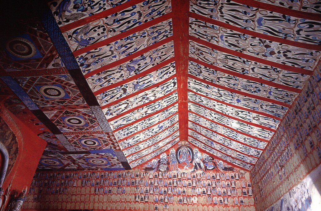 Удивительная роспись потолка пещеры Могао.