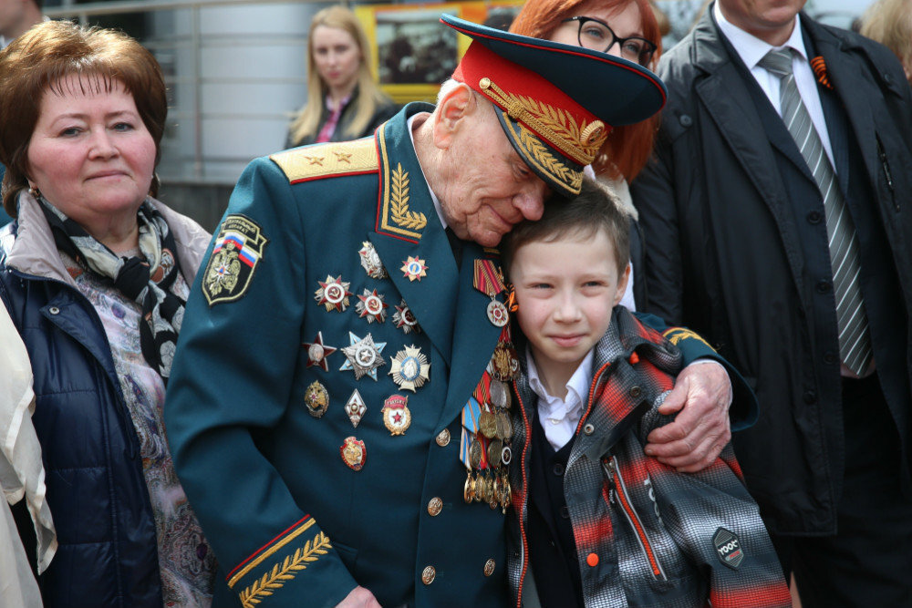 Фото ветеран с внуком