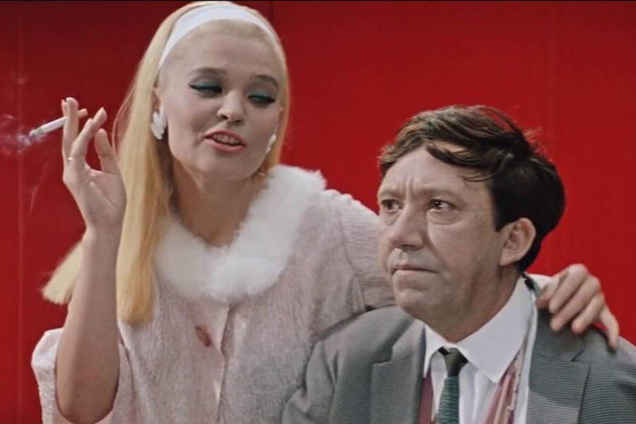 Анна Сергеевна — типовая девушка Бонда по всем параметрам. Скриншот.