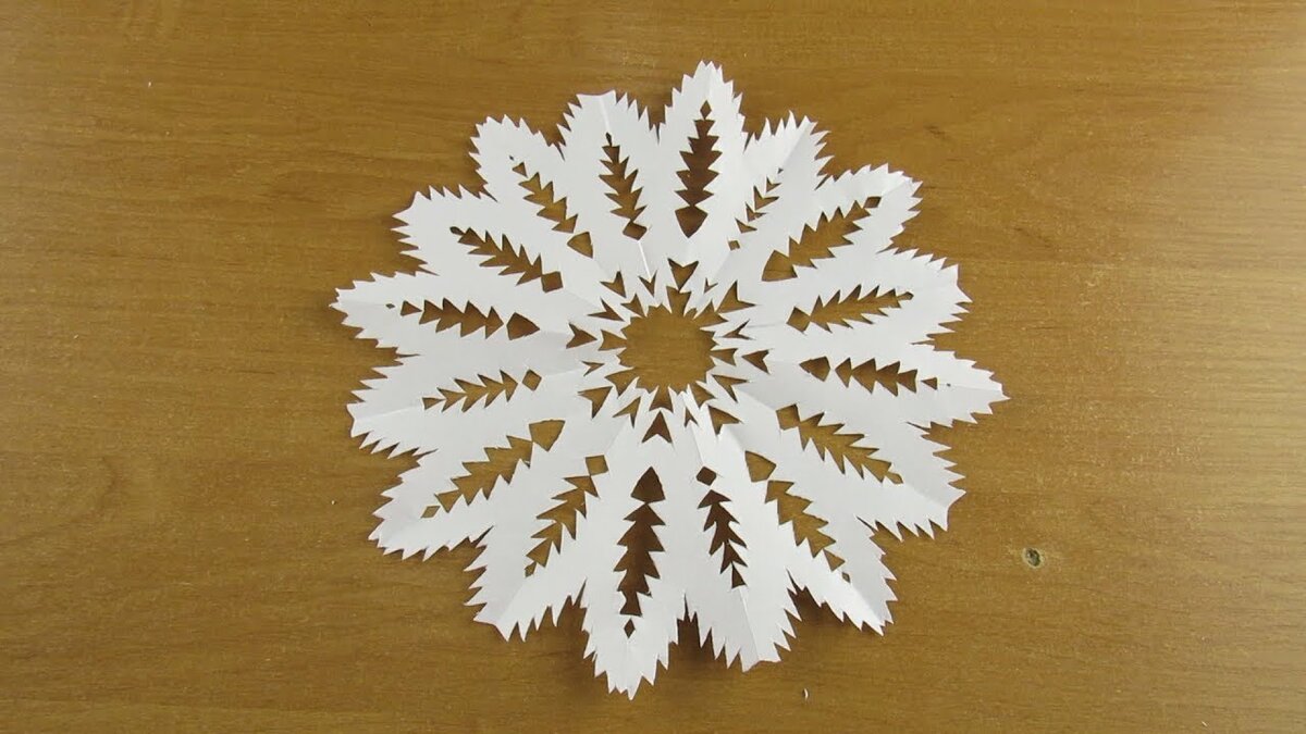 Как сделать простую снежинку из бумаги. 10 способов