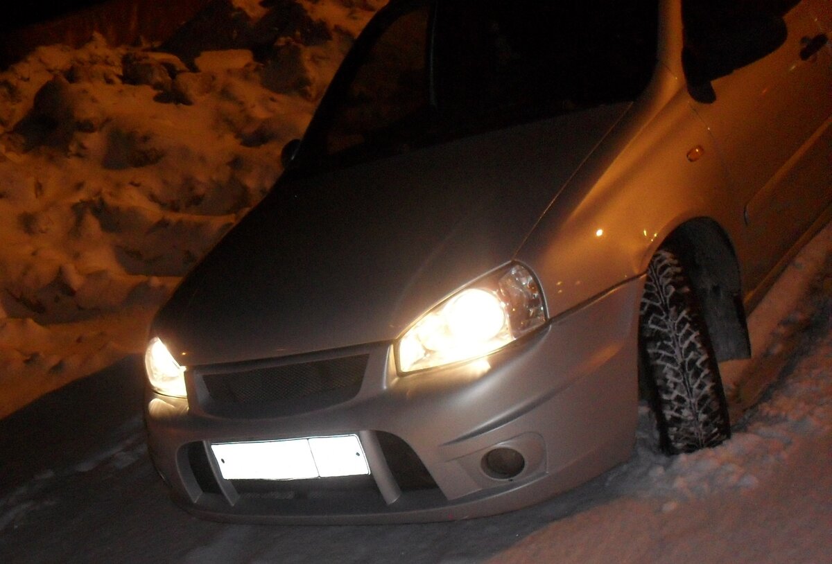 Новогоднее чудо - пострадало только крыло.