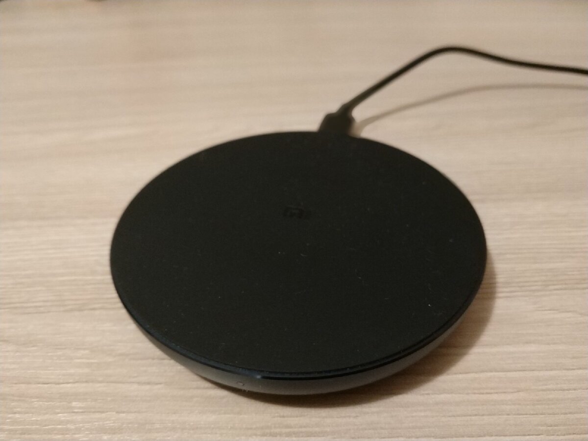 Беспроводное зарядное xiaomi. Xiaomi mi Wireless Charger. Wireless Charger r11. Беспроводная зарядка 00171000403.