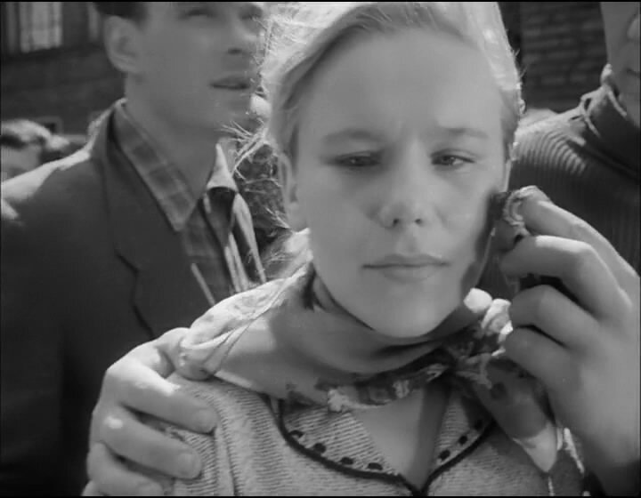 Кадр из фильма "Летят журавли". Фото с сайта kino-teatr.ru