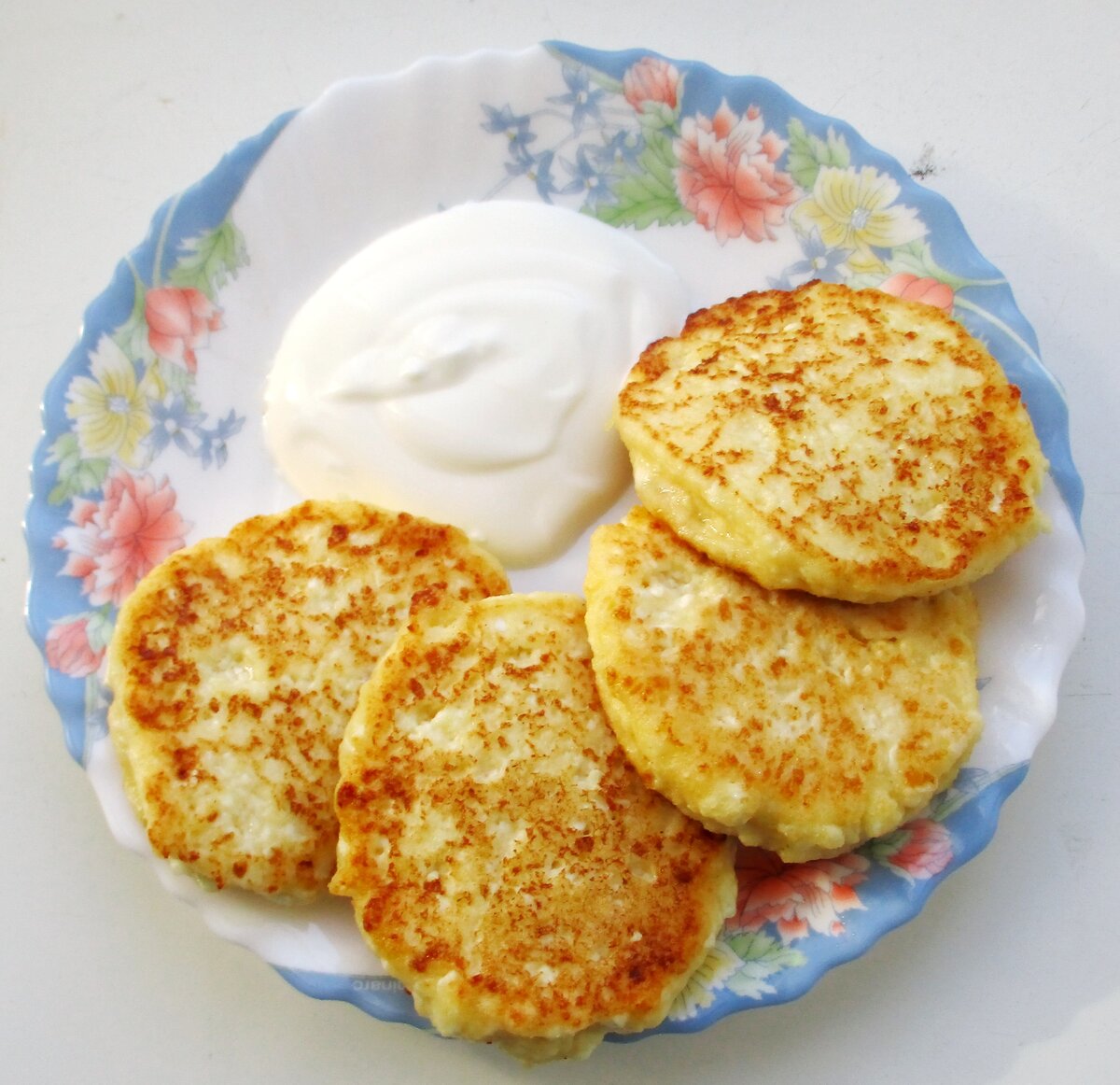 Самые вкусные пышные сырники из творога. Сырники. Сырники из творога. Творожные сырники. Сырники для детей.