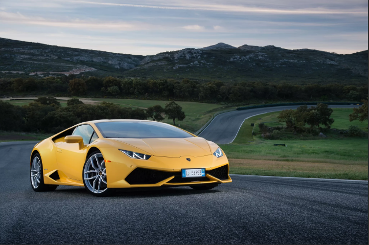 Вид  Lamborghini Huracan с переди