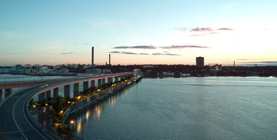 Мост Gamla Lidingöbron расположен к северу от Стокгольма.