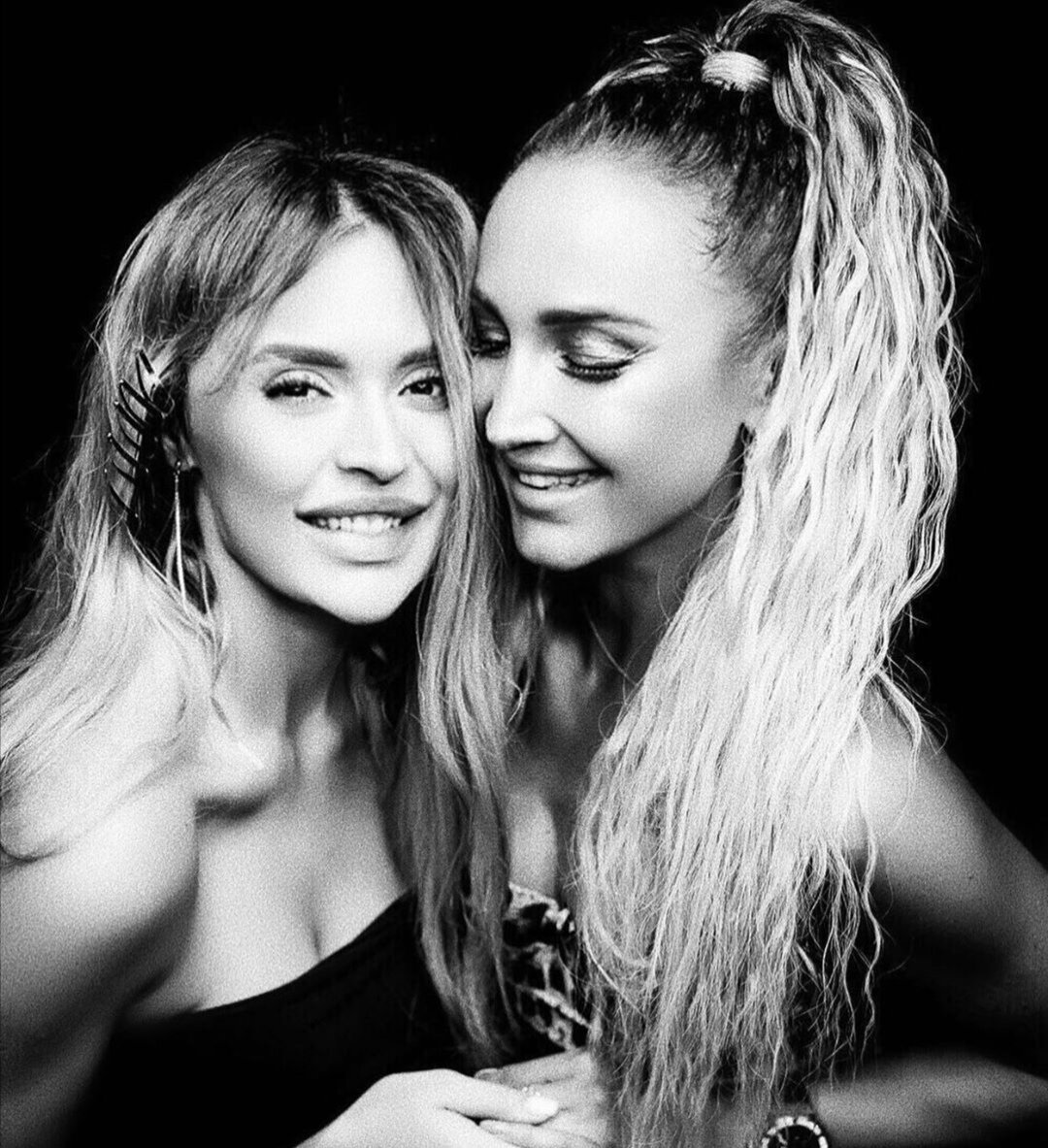 Яна Акру и Ольга Бузова 