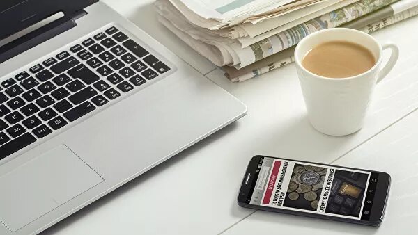 Ученые: молекулы на экране телефона расскажут спецслужбам о его владельце. Химики научились определять по молекулам, которые оставляют наши пальцы и дыхание на экране телефона, место жительства человека, его диету, болезни и даже привычки.