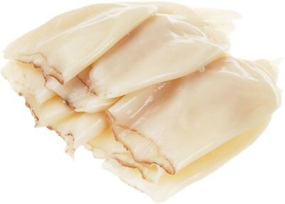 Очищенный кальмар хорош тем, что не надо тратить время на его чистку. Но опытные хозяйки предпочтут неочищенного.