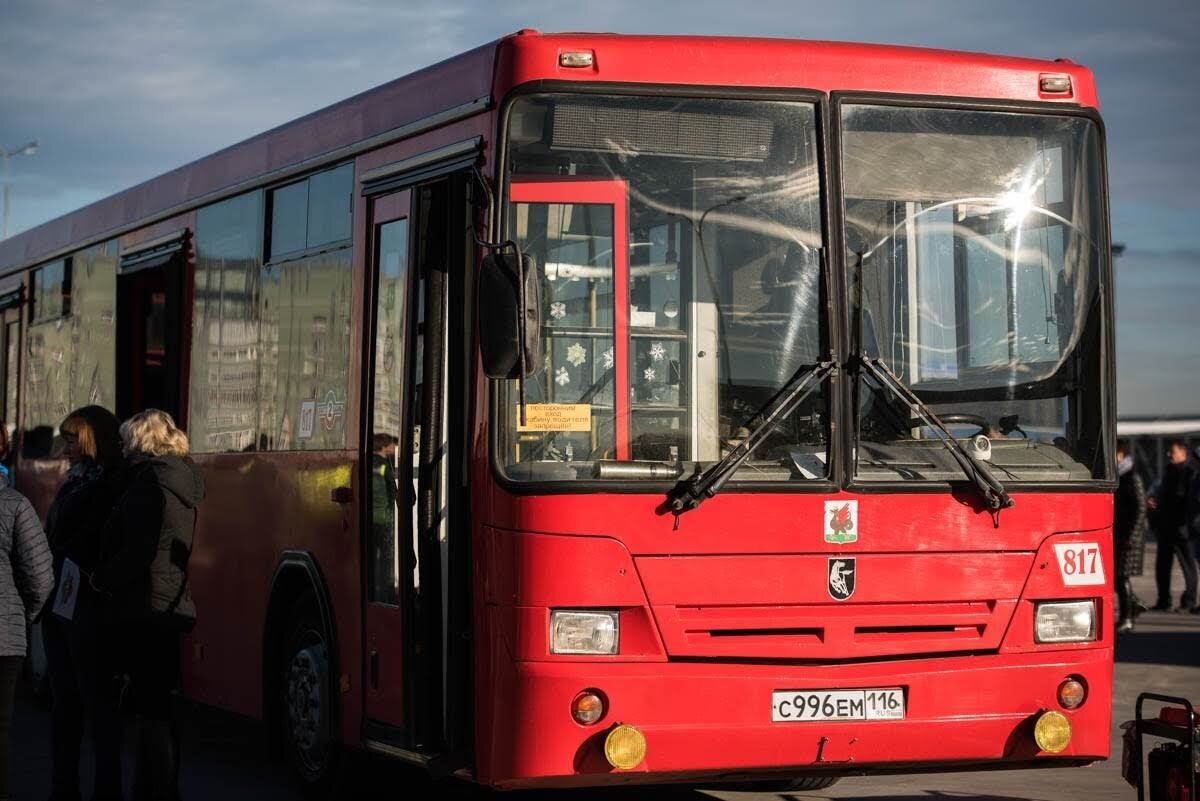 Проезд на автобусе в казани. 4 Автобус Казань. Краснобус. Автобус Дербышки Крутушка Казань.