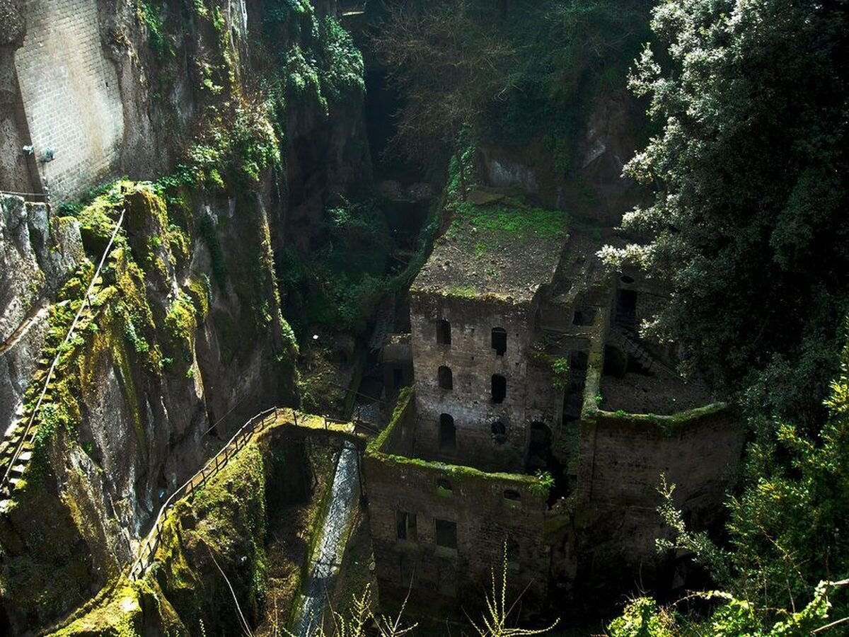 Джунгли в большом городе: заброшенная долина мельниц в Италии