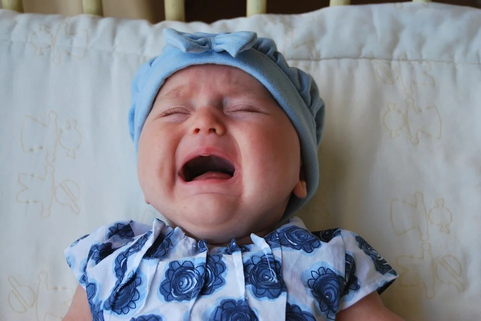 https://cdn.pixabay.com/photo/2013/11/21/21/44/baby-215303_960_720.jpg