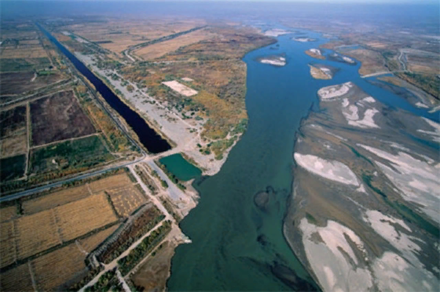https://fishki.net/1382992-aralskoe-more-i-prichiny-ego-gibeli.html