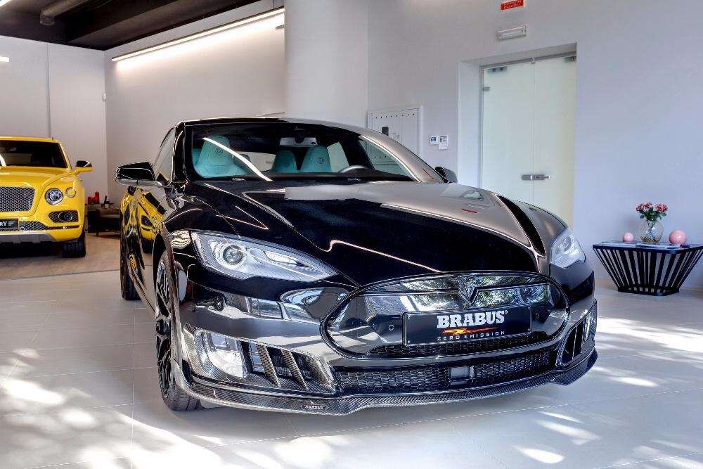 Фото именно с киевского автосалона «Mansory». 