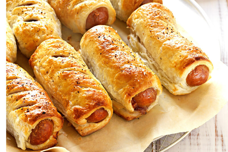 Заворачиваем сосиски в тесто интересно. Иллюстрация с сайта http://www.rublevskiy-shop.ru