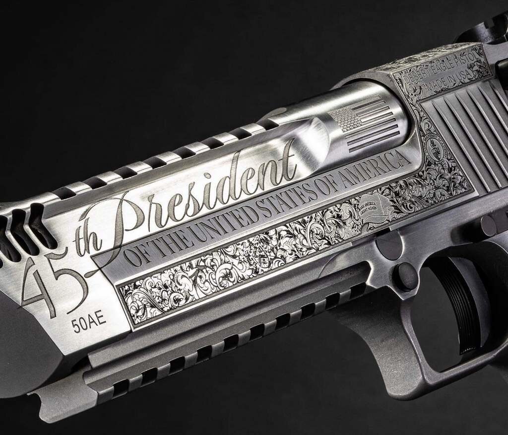 Presidential Desert Eagle напоминает владельцу о том, что Дональд Трамп является 45-м президентом США 