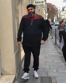 Тут хоть на человека похож хотяя)))
