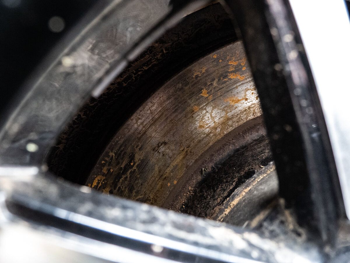 Заржавевшие от стоянки тормозные диски