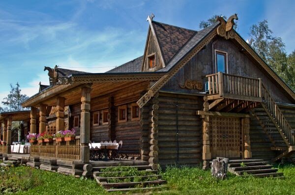 Сувенирная лавка в Шуваловке.
