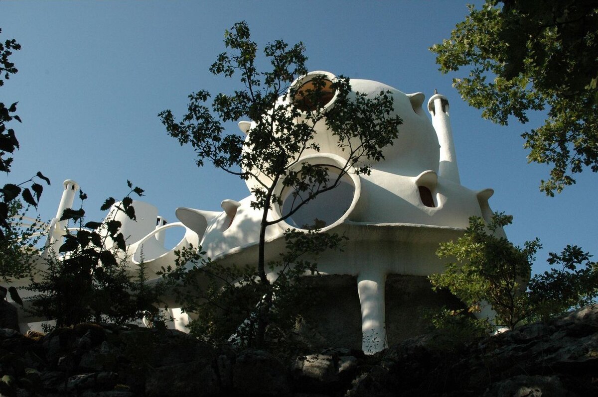 Дом Унала. Вид снизу.