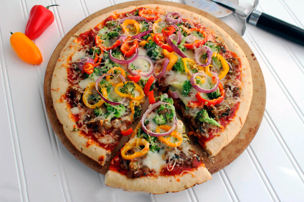 Источник: https://domashnyaya-vypechka.ru/vegetarianskaya-picca.html
