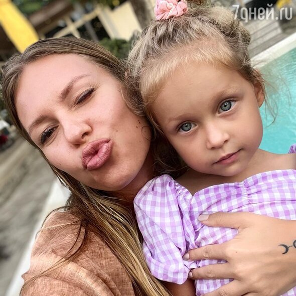    Рита Дакота с дочкой Социальные сети