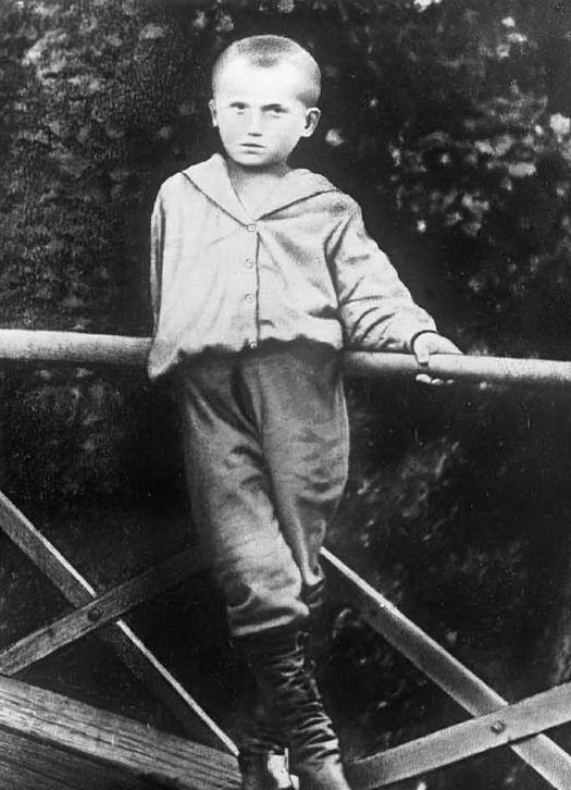 Володя Маяковский. 1900 год. Источник: wikipedia.org