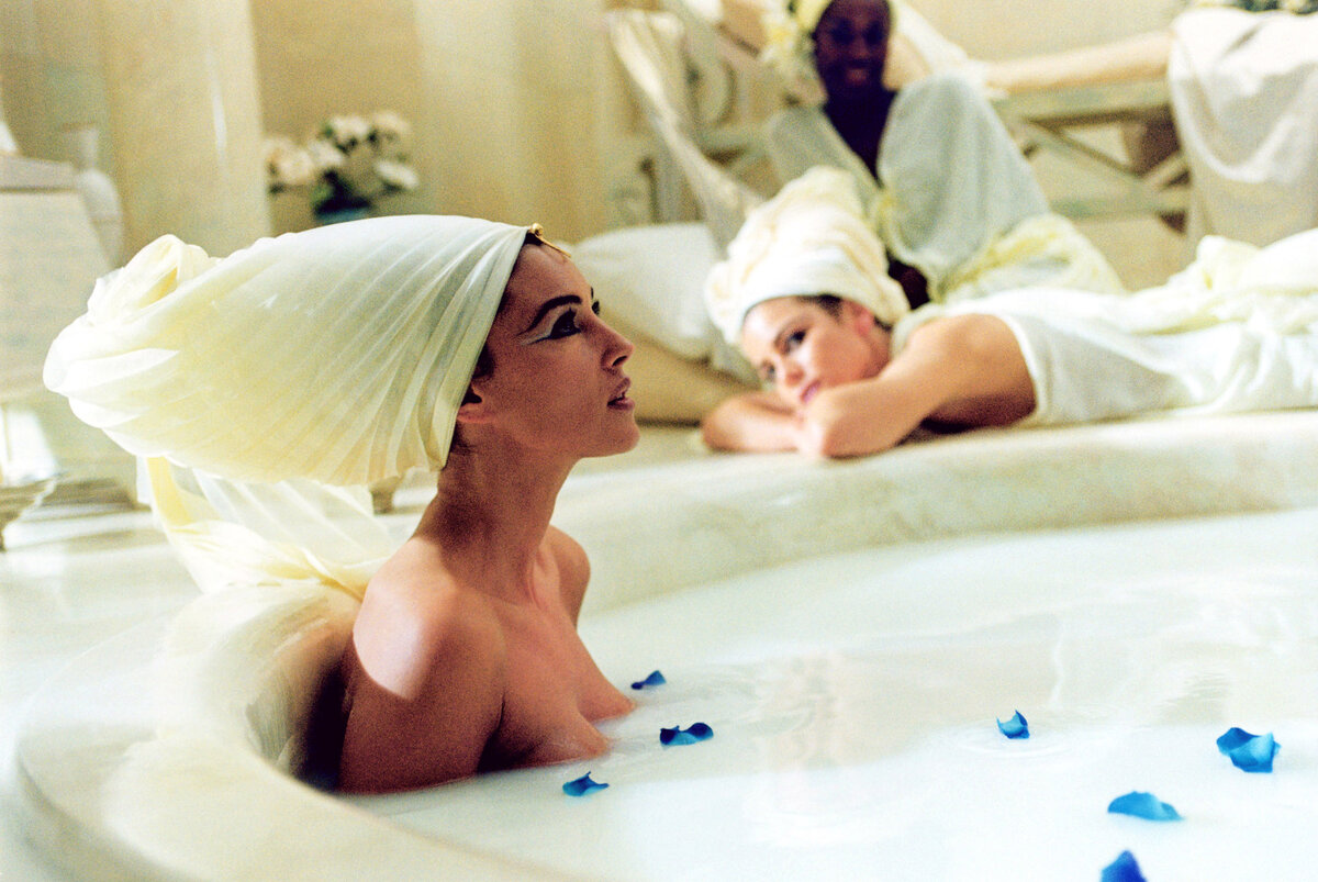    Моника Беллуччи в фильме "Астерикс и Обеликс: Миссия Клеопатра"