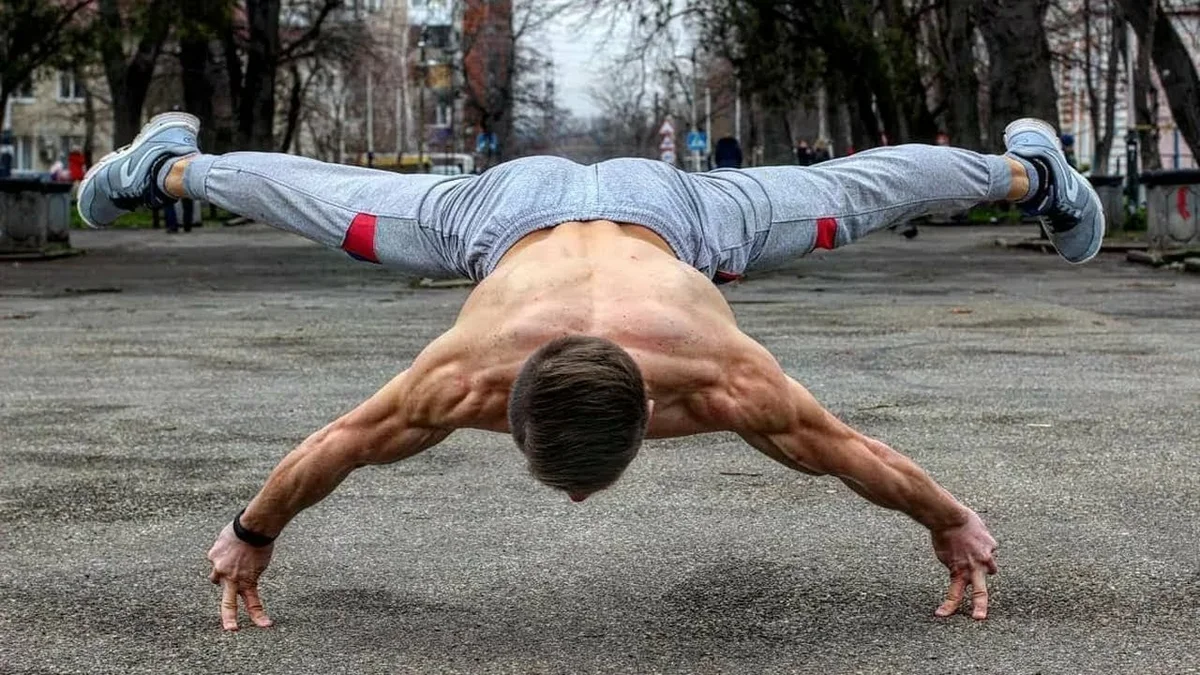 Один из самых сложных элементов в воркауте