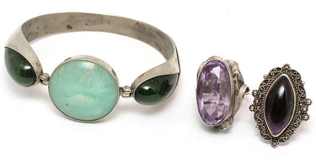 Серебро- браслет и 2 кольца.Камни-жадеит,аметист,оникс.