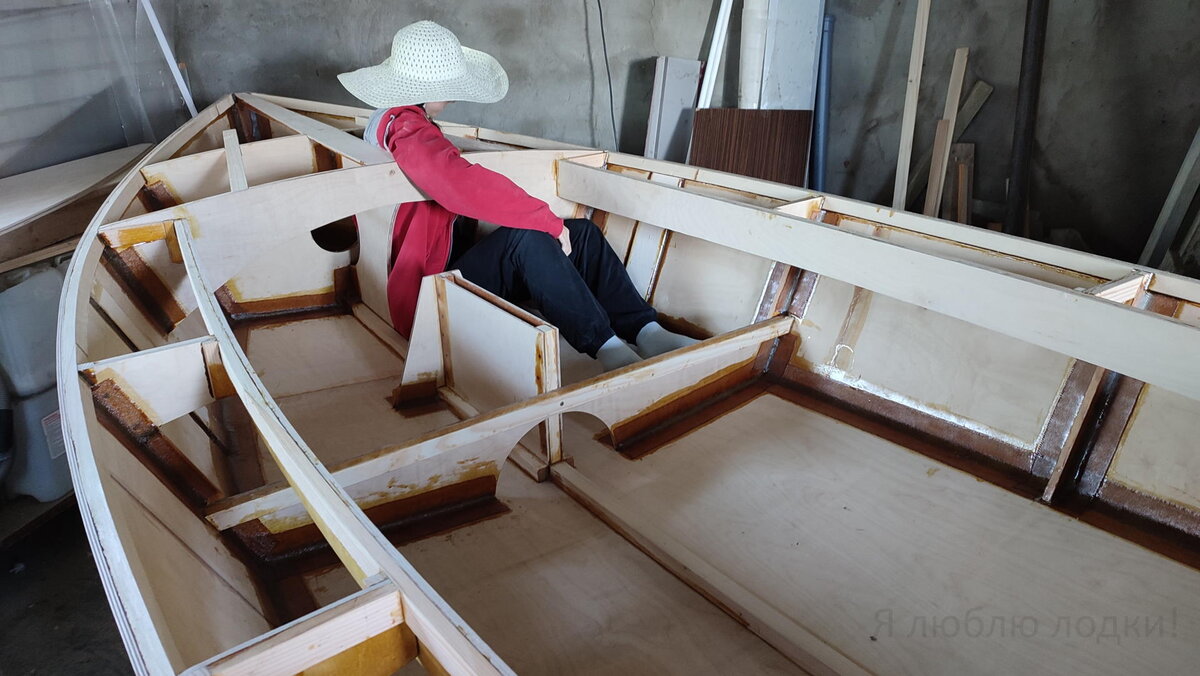 Место для уединения и созерцания. Вообще-то, там должна быть палуба. Неужели делать люк? (галерея фото)