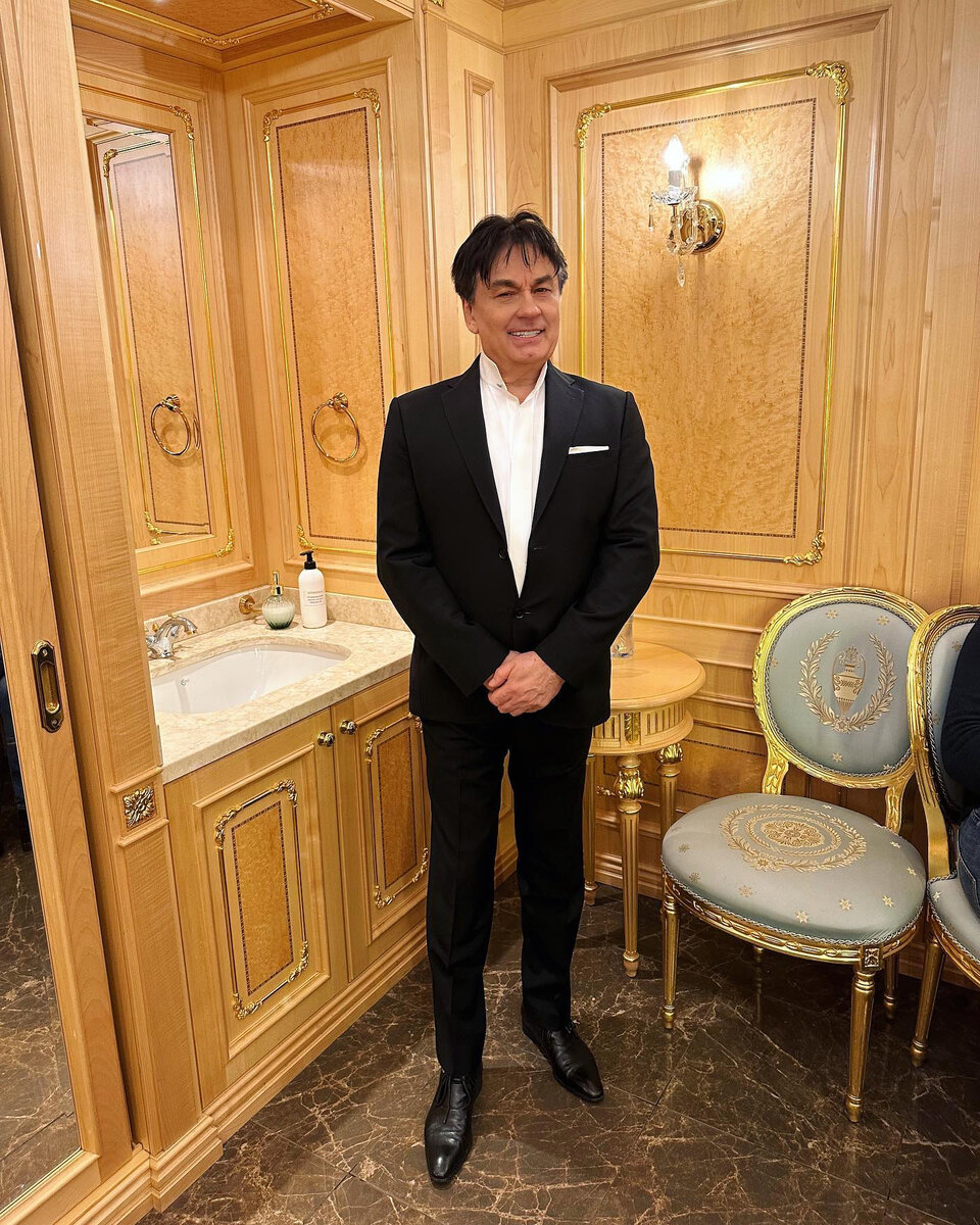 Александр Серов