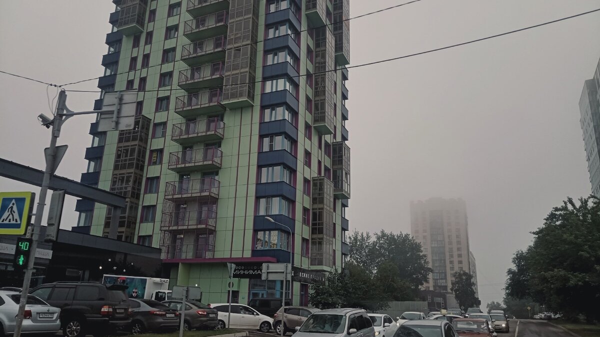     В Красноярске продлили режим неблагоприятных метеоусловий до 13:00 5 августа.